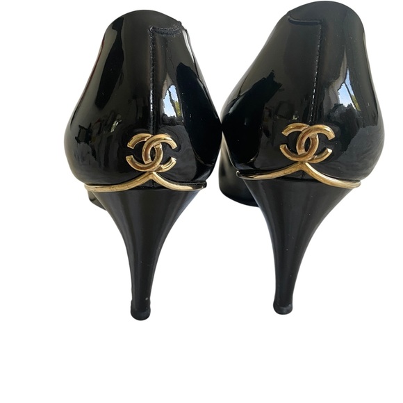 CHANEL Black Patent Leather Heels with Gold Accent size 39.5 - Picture 3 of 14